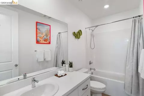 Bath - 2260 Solace Vis, Fairfield, CA 94533 photo 4 of 4