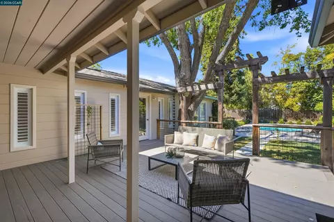 Exterior - 148 Roslyn Dr, Concord, CA 94518 photo 4 of 15