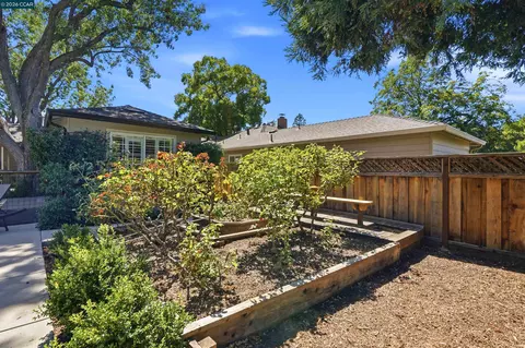 Exterior - 148 Roslyn Dr, Concord, CA 94518 photo 14 of 15