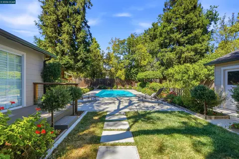 Exterior - 148 Roslyn Dr, Concord, CA 94518 photo 10 of 15