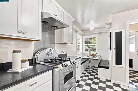 Kitchen - 148 Roslyn Dr, Concord, CA 94518 photo 3 of 4
