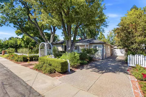Exterior - 148 Roslyn Dr, Concord, CA 94518 photo 2 of 15