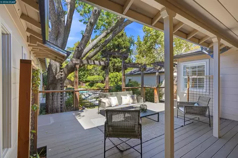 Exterior - 148 Roslyn Dr, Concord, CA 94518 photo 5 of 15