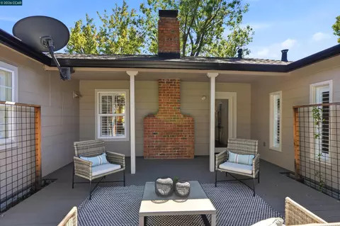 Exterior - 148 Roslyn Dr, Concord, CA 94518 photo 7 of 15