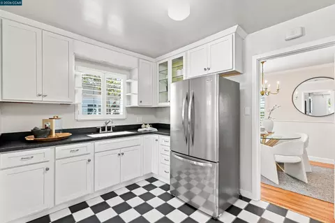 Kitchen - 148 Roslyn Dr, Concord, CA 94518 photo 2 of 4