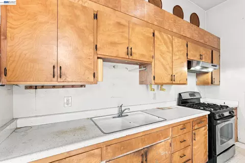 Kitchen - 1631 Linden St, Oakland, CA 94607 photo 5 of 5