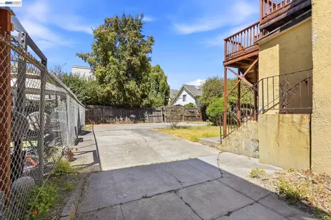 Exterior - 1631 Linden St, Oakland, CA 94607 photo 5 of 7
