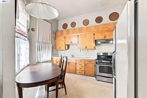 Kitchen - 1631 Linden St, Oakland, CA 94607 photo 1 of 5