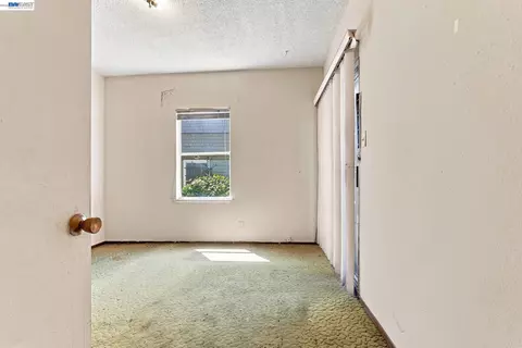 Bedroom - 1631 Linden St, Oakland, CA 94607 photo 4 of 10