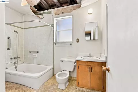 Bath - 1631 Linden St, Oakland, CA 94607 photo 1 of 2