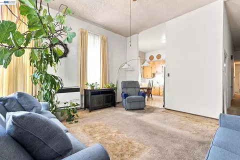 Living - 1631 Linden St, Oakland, CA 94607 photo 4 of 7