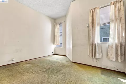 Bedroom - 1631 Linden St, Oakland, CA 94607 photo 2 of 10