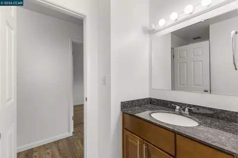 Bath - 7601 Redbud Ct, Newark, CA 94560 photo 4 of 5