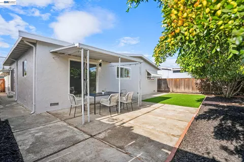 Exterior - 520 Celia St, Hayward, CA 94544 photo 5 of 9
