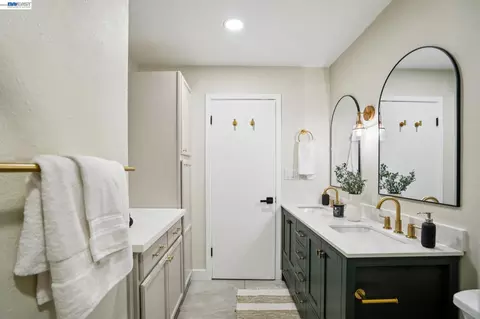 Bath - 520 Celia St, Hayward, CA 94544 photo 7 of 7