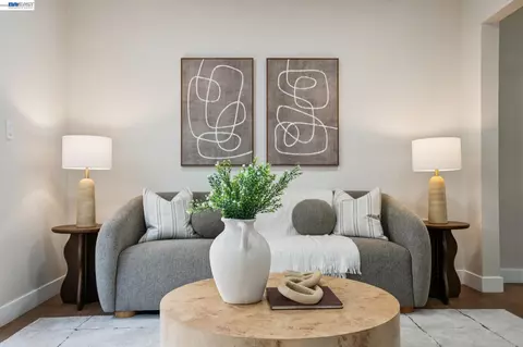 Living - 520 Celia St, Hayward, CA 94544 photo 8 of 8