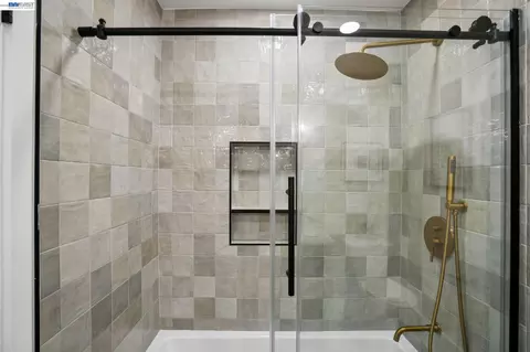 Bath - 520 Celia St, Hayward, CA 94544 photo 3 of 7