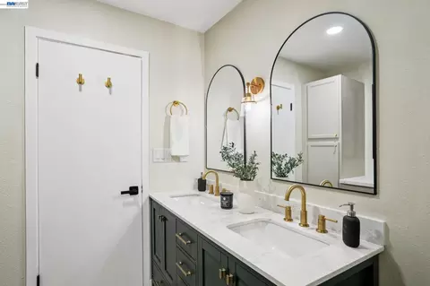 Bath - 520 Celia St, Hayward, CA 94544 photo 6 of 7