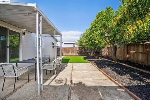 Exterior - 520 Celia St, Hayward, CA 94544 photo 4 of 9