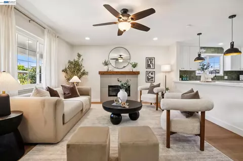 Living - 520 Celia St, Hayward, CA 94544 photo 3 of 8