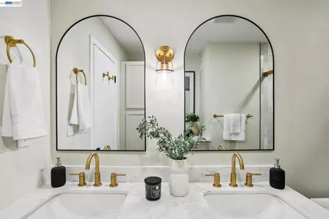 Bath - 520 Celia St, Hayward, CA 94544 photo 5 of 7