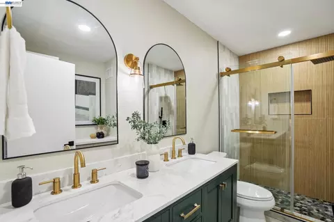 Bath - 520 Celia St, Hayward, CA 94544 photo 4 of 7