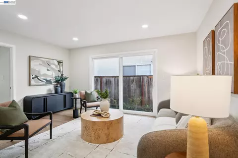 Living - 520 Celia St, Hayward, CA 94544 photo 7 of 8