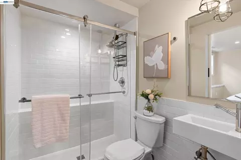 Bath - 1320 9th St, Alameda, CA 94501 photo 4 of 4