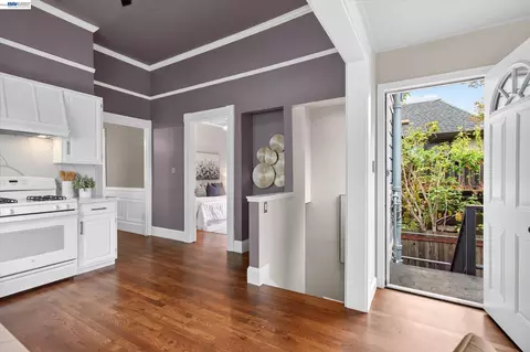 Entry Way - 1320 9th St, Alameda, CA 94501 photo 4 of 6