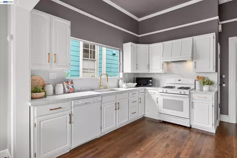 Kitchen - 1320 9th St, Alameda, CA 94501 photo 4 of 5