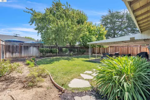 Exterior - 1400 Wagoner Dr, Livermore, CA 94550 photo 4 of 4
