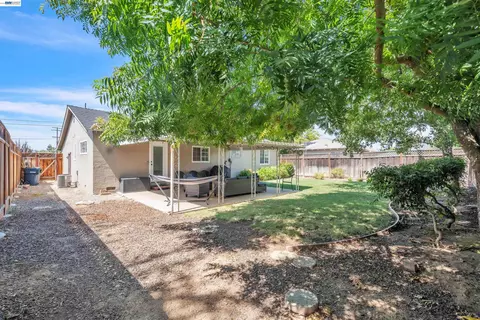 Exterior - 1400 Wagoner Dr, Livermore, CA 94550 photo 1 of 4