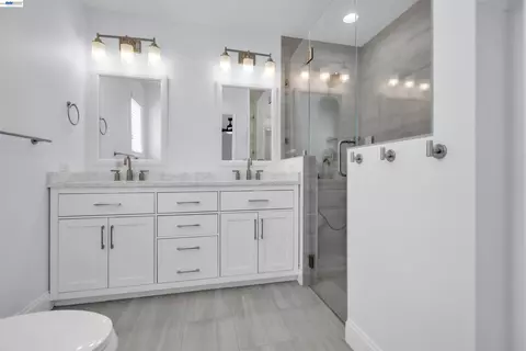 Bath - 1400 Wagoner Dr, Livermore, CA 94550 photo 2 of 3