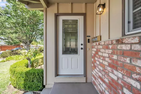 Entry Way - 1400 Wagoner Dr, Livermore, CA 94550 photo 1 of 2