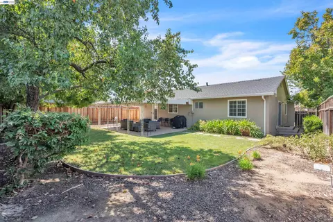 Exterior - 1400 Wagoner Dr, Livermore, CA 94550 photo 3 of 4