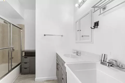 Bath - 14785 Van Ave, San Leandro, CA 94578 photo 1 of 2