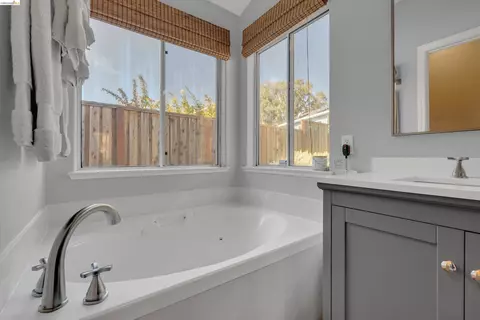 Bath - 1835 Mountview Ter, Benicia, CA 94510 photo 3 of 4