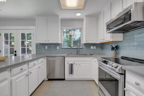 Kitchen - 1835 Mountview Ter, Benicia, CA 94510 photo 3 of 4