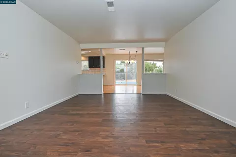 Living - 21 Eric Ct, Pleasant Hill, CA 94523 photo 2 of 12