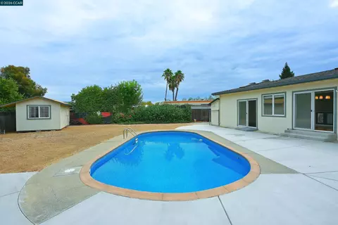 Exterior - 21 Eric Ct, Pleasant Hill, CA 94523 photo 9 of 12