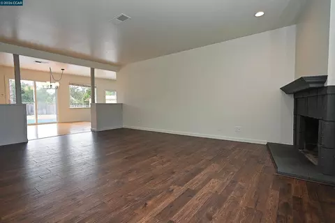 Living - 21 Eric Ct, Pleasant Hill, CA 94523 photo 4 of 12