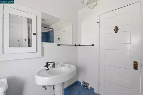 Bath - 1683 La Loma Ave, Berkeley, CA 94709 photo 1 of 4