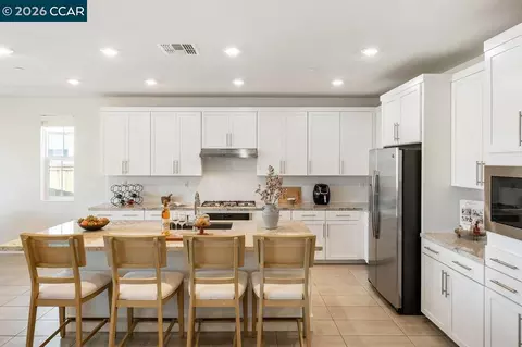 Kitchen - 6808 Verbena St, Tracy, CA 95377 photo 4 of 6