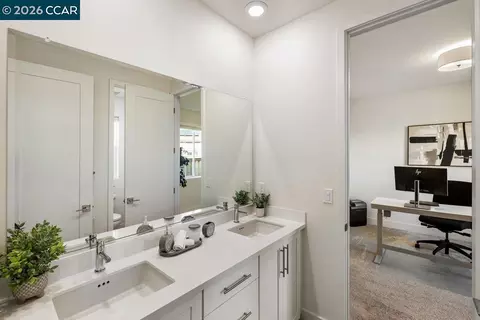 Bath - 6808 Verbena St, Tracy, CA 95377 photo 5 of 8