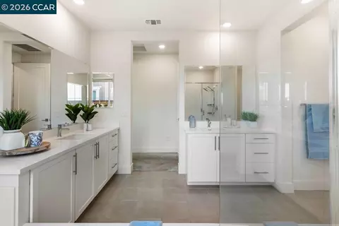 Bath - 6808 Verbena St, Tracy, CA 95377 photo 3 of 8