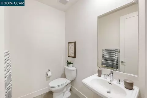 Bath - 6808 Verbena St, Tracy, CA 95377 photo 8 of 8