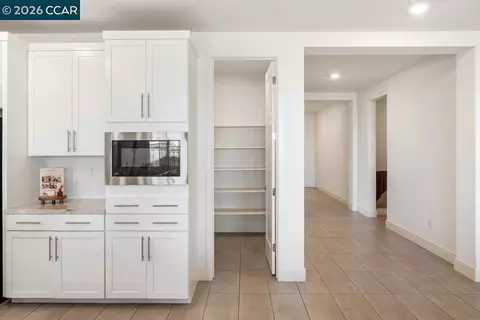 Entry Way - 6808 Verbena St, Tracy, CA 95377 photo 3 of 11
