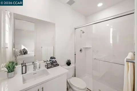Bath - 6808 Verbena St, Tracy, CA 95377 photo 6 of 8