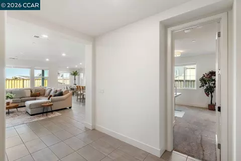 Entry Way - 6808 Verbena St, Tracy, CA 95377 photo 6 of 11