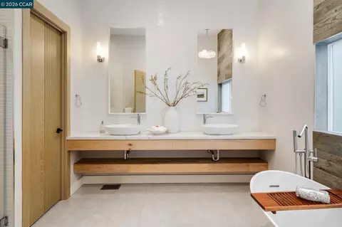 Bath - 2973 Limestone Rd, Alamo, CA 94507 photo 1 of 7